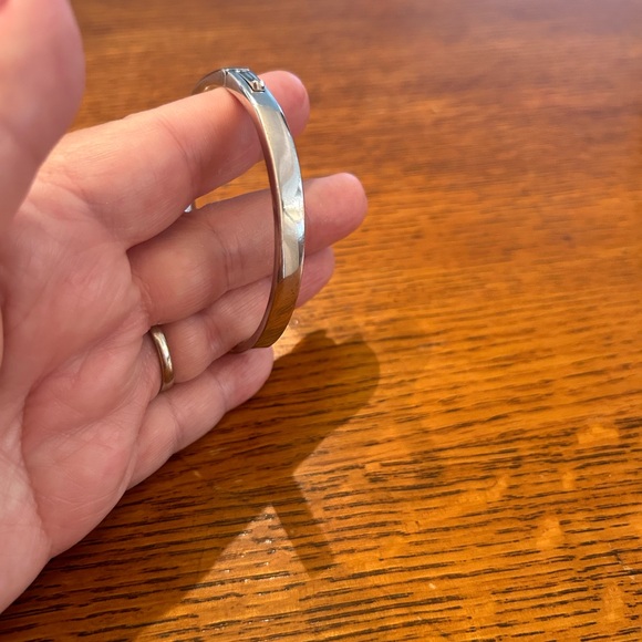 Kate Spade Do The Twist hinge bangle, good condition - Picture 2 of 4